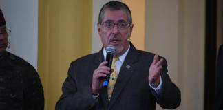Arévalo justifica ausencia en la asamblea de la ONU por discusión de medidas ante alza de combustibles El presidente Bernardo Arévalo justificó su ausencia en la asamblea de la ONU con el estar presente ante nuevas disposiciones por la crisis de combustibles.