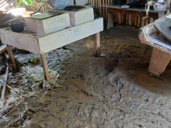 danios por lluvias Comunidades de Izabal reportaron inundaciones tras las lluvias del sábado 19 de septiembre.