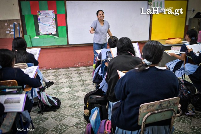 La salud mental de la comunidad docente afecta la dinámica de las aulas y la calidad de la educación que reciben niños, niñas y adolescentes. Foto La Hora: Roberto Altán.