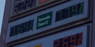 En Estados Unidos el precio del galón de diésel llegó a USD6. Foto La Hora: EFE
