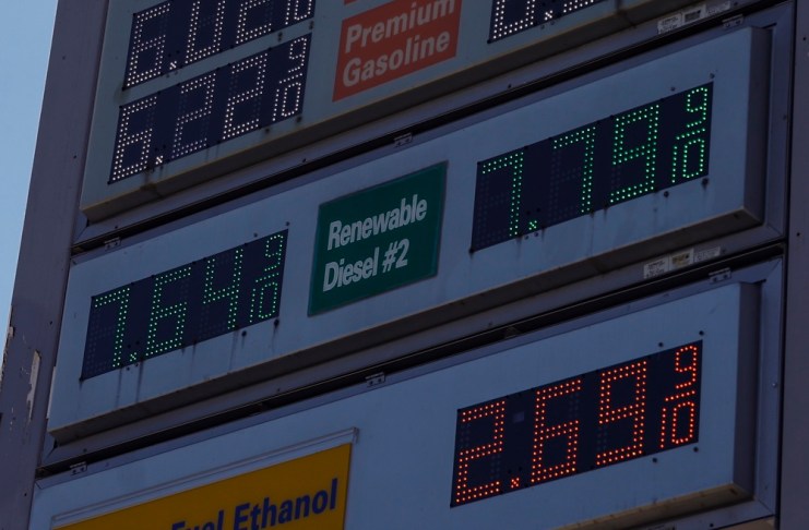 Alza del petróleo amenaza con “comerse” en un mes los Q2 mil 500 millones del subsidio En Estados Unidos el precio del galón de diésel llegó a USD6. Foto La Hora: EFE