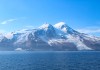 Cambio climático podría amplificar los efectos de terremotos en regiones del Ártico Los dos glaciares que rodean el volcán Beerenberg tras el alud de rocas: Provocado por un terremoto de magnitud 6,5, grandes cantidades de escombros volcánicos y de permafrost se desprendieron del glaciar Kjerulf. Foto La Hora: EFE