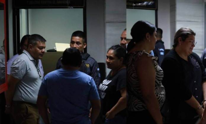 Por ausencia del MP, el Juzgado Cuarto Penal aplazó la audiencia contra dos extrabajadores de Renap, por su vinculación al caso del excontralmirante mexicano Fernando Farías. Foto La Hora: Daniel Ramírez