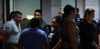 Audiencia contra extrabajadores de Renap señalados de dar DPI falso a exmando mexicano se atrasa por ausencia de MP Por ausencia del MP, el Juzgado Cuarto Penal aplazó la audiencia contra dos extrabajadores de Renap, por su vinculación al caso del excontralmirante mexicano Fernando Farías. Foto La Hora: Daniel Ramírez