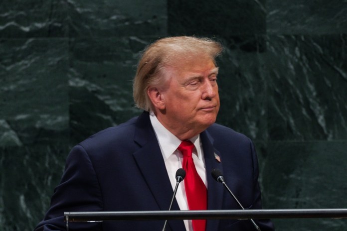 Trump publicó una imagen en Truth Social en la que muestra una piscina en el lugar que actualmente ocupa la sala de prensa de la Casa Blanca.