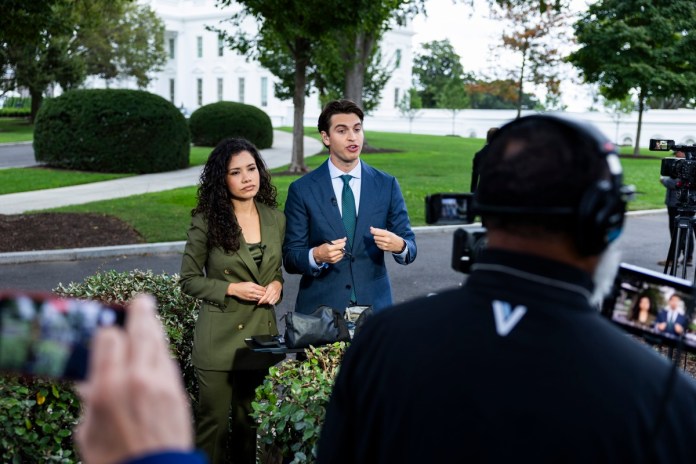 Periodistas de los medios CNN, MS NOW y Politico lograron ingresar a la Casa Blanca luego del veto impuesto por la administración de Donald Trump.