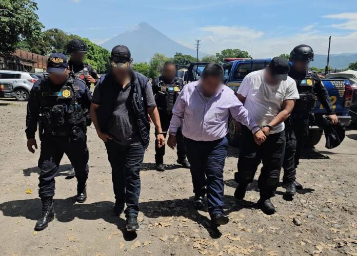 falsos investigadoress Detención de presuntos secuestradores que utilizaban uniformes de investigadores de la PNC. Foto: PNC