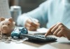 La regla 50-20-30 puede ayudar a ordenar el salario, pero no es una fórmula rígida.