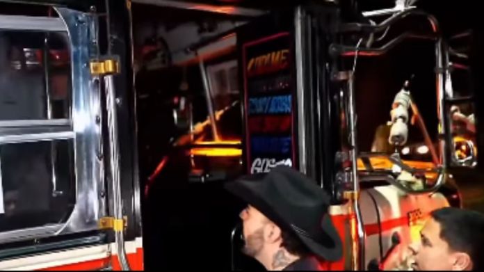 Adriano Zendejas sufre choque en la ruta Interamericana mientras transmitía en directo