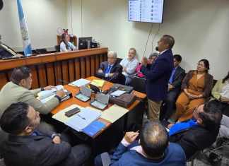 Caso Edificio MP: Juan Francisco Solorzano responsabiliza a Rafael Curruchiche de desaparecer documentos a su favor El abogado de una de las implicadas señaló la existencia de un informe que desde que el caso paso a manos de FECI ya no consta en el expediente. Foto La Hora: Sergio Osegueda