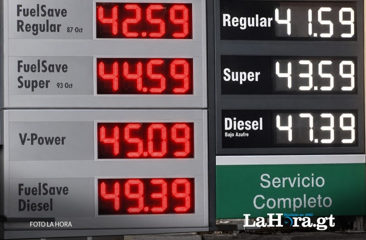 Guatemaltecos alertaron sobre un incremento en las gasolinas este lunes. El precio del diésel. reporta el aumento más alto. Foto La Hora: Alejandro Ramírez