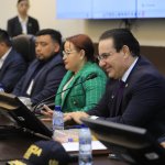 El ministro de Gobernación, Marco Antonio Villeda, y la viceministra de Tecnología, Karen Ortiz, en una citación en el Congreso. Foto: Ministerio de Goberación.