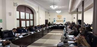 Congreso se prepara para tener a cuatro ministros en espera de su interpelación Los diputados aprueban los órdenes de las plenarias del 8, 10 y 17 de septiembre, donde se incluyen más interpelaciones. Foto: La Hora / Roberto Cordón