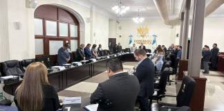 Jefes de bloques discuten propuesta de ley complementaria a subsidio por incremento en precios de combustibles Varios de jefes de bloque coincidieron que trabajan en una propuesta de consenso para tomar otra medida además, del subusido a los precios de los combustibles. Foto: La Hora / Roberto Cordón