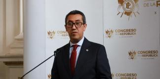 Diputados se pronuncian por proyecto de presupuesto general de Q192 mil millones para año electoral El ministro de Finanzas, Jonathan Menkos, explica algunos rubros del proyecto de presupuesto general 2027. Foto: La Hora / José Orozco
