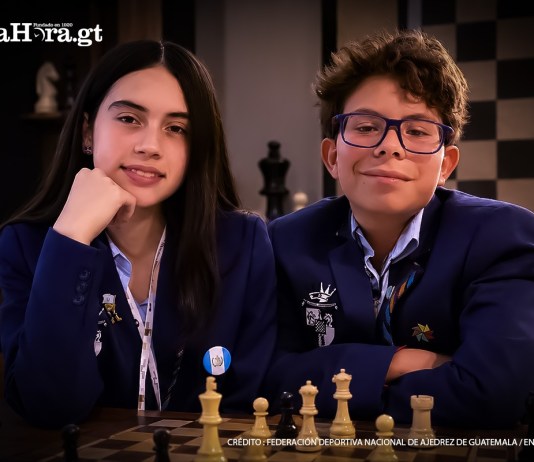 A sus 12 años, Ricardo y Kerstin ya compiten en la Olimpiada Mundial de Ajedrez. Imagen La Hora: Mabel Rosal.
