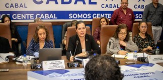 La ministra de Agricultura, María Fernanda Rivera, informa los objetivos de los contingentes de granos básicos. Foto: La Hora / Roberto Cordón