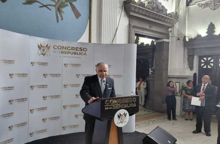 El magistrado de la CSJ, René Girón, explica los objetivos de la iniciativa de ley de mediación que envió el OJ. Foto: La Hora
