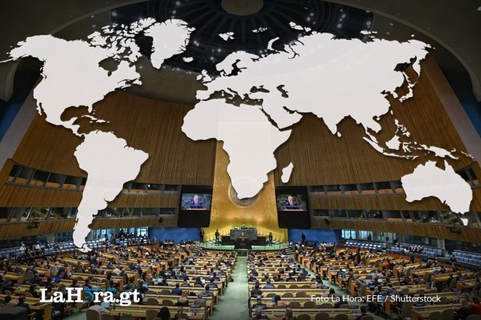 Naciones Unidas votan para adaptar el mapa del mundo con el fin de mostrar las proporciones correctas de los continentes del Sur Global. Imagen La Hora: Alejandro Ramírez.