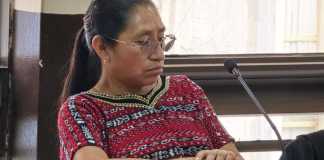 Cierran caso a favor de 48 Cantones de Totonicapán y juez libera a última señalada El juez Mynor Moto cerró el caso que perseguió a exdirectivos de los 48 Cantones de Totonicapán tras las protestas contra Consuelo Porras. Foto La Hora: Sergio Osegueda