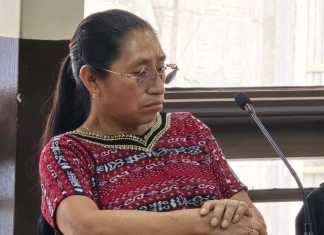 Cierran caso a favor de 48 Cantones de Totonicapán y juez libera a última señalada El juez Mynor Moto cerró el caso que perseguió a exdirectivos de los 48 Cantones de Totonicapán tras las protestas contra Consuelo Porras. Foto La Hora: Sergio Osegueda