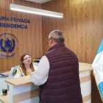 Un memorial de transportistas fue entregado al presidente Bernardo Arévalo para que de solución al alza en los combustibles.