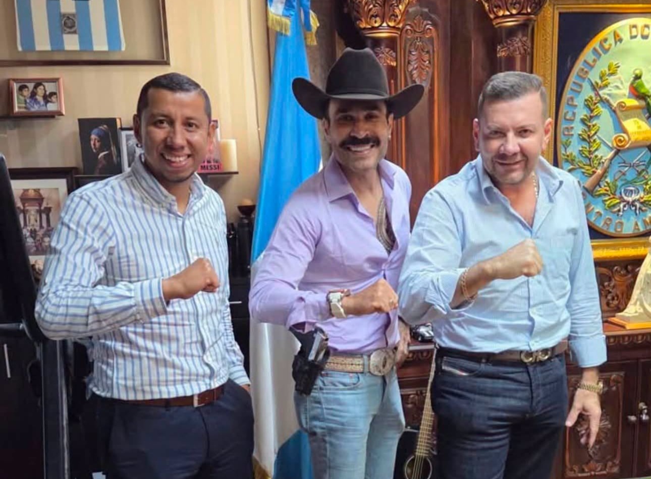 El exalcalde de La Libertad, Petén, Gustavo Díaz, es uno de los políticos que ha acompañado a "JJ" Paredes en sus visitas a Neto Bran.