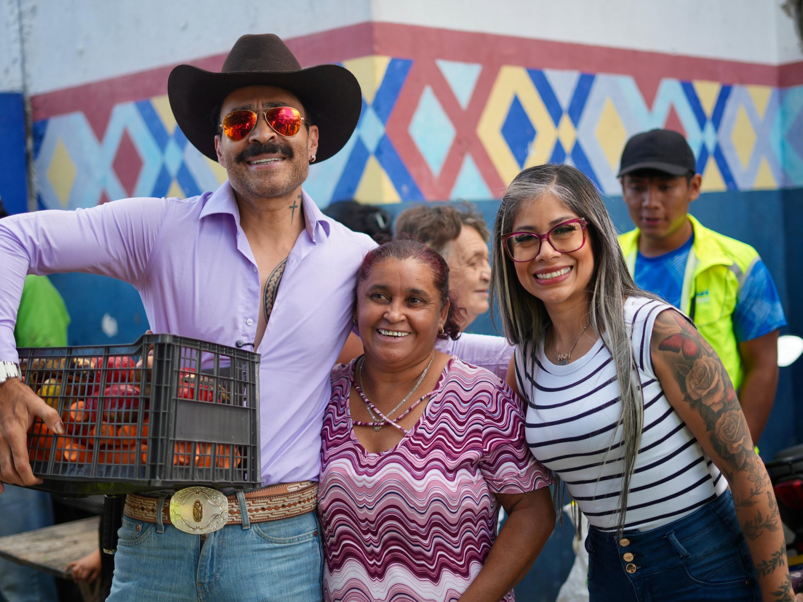 Nancy Bran (a la derecha) ha incrementado su exposición pública desde que su hermano, Neto Bran, la recomendó para seguir su legado en Mixco.