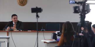 Nuevos señalamientos en contra del juez Fredy Orellana tras aplazar por un mes más la audiencia del caso por el cual solicitaron el retiro de su inmunidad. Foto La Hora: Daniel Ramírez