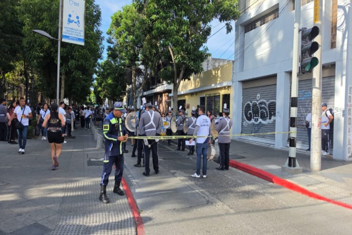 otrodesfile Estudiantes participan en desfiles en diferentes zonas de la capital. Foto: PMT de la ciudad de Guatemala