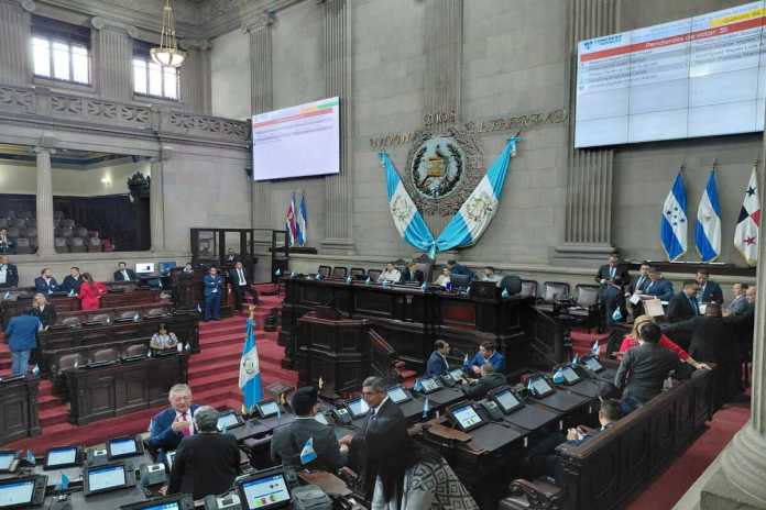 plenariaditutpados Menos de la mitad de diputados se presentaron a la plenaria de este 3 de septiembre dond se programó retomar la interpelación al ministro de Desarrollo. Foto: La Hora