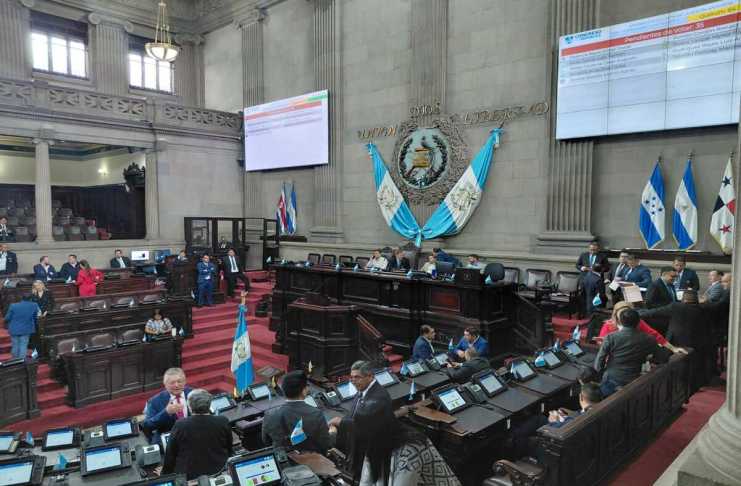 Diputados no acuden desde agosto a plenarias de los jueves para continuar con interpelación a ministro de Desarrollo Menos de la mitad de diputados se presentaron a la plenaria de este 3 de septiembre dond se programó retomar la interpelación al ministro de Desarrollo. Foto: La Hora