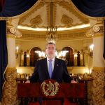 El presidente, Bernardo Arévalo, reiteró las acciones para evitar que se continúe pagando más por los combustibles y arremetió contra políticos y grupos que buscan desestabilizar al país. Foto: Gobierno de Guatemala