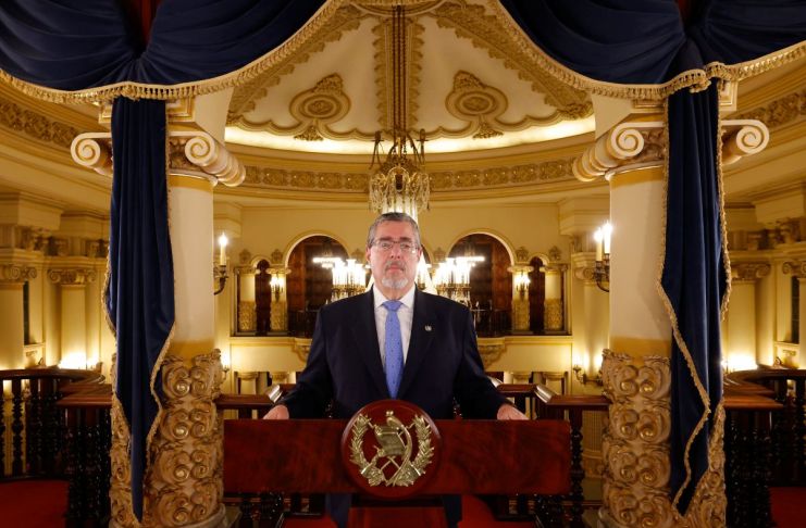 El presidente, Bernardo Arévalo, reiteró las acciones para evitar que se continúe pagando más por los combustibles y arremetió contra políticos y grupos que buscan desestabilizar al país. Foto: Gobierno de Guatemala