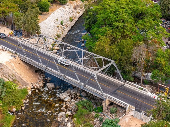 Trabajos en el puente Santa Cruz, Teculután, Zacapa. Foto: CIV
