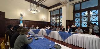 Gobierno amplía subsidio a combustibles, precios serían de Q39 para diésel y regular y de Q41 para la superior El presidente Bernardo Arévalo sostuvo este mediodía una reunión con representantes de los 48 cantones. Foto La Hora: Daniel Ramírez.