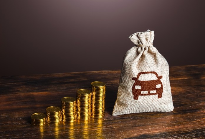 Raising,Money,To,Buy,A,New,Car.,Plan,Your,Purchase. El subsidio implica un alto costo fiscal y que puede agotarse en poco tiempo. Foto La Hora: Shutterstock