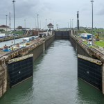 Sin la adecuada cantidad de agua, los barcos no pueden transitar por el Canal de Panamá. Foto La Hora: Shutterstock