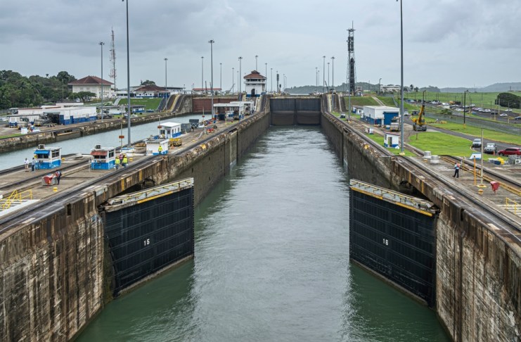 Canal de Panamá reduce tránsitos por sequía: Guatemala monitorea posibles efectos Sin la adecuada cantidad de agua, los barcos no pueden transitar por el Canal de Panamá. Foto La Hora: Shutterstock
