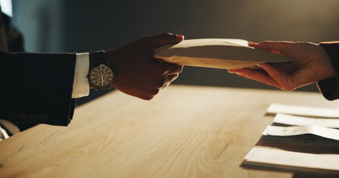 La Ley Antilavado ya está vigente y establece controles más rigurosos sobre transacciones en efectivo. Foto La Hora: Shutterstock