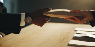 Guatemala estrena ley antilavado y SIB aclara: no hay que esperar el reglamento para cumplirla La Ley Antilavado ya está vigente y establece controles más rigurosos sobre transacciones en efectivo. Foto La Hora: Shutterstock