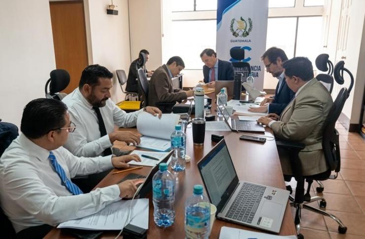 El Directorio de la SICOM dejó fuera temporalmente a 33 aspirantes a superintentendente que deberan presentar sus descargos tras no cumplir a cabalidad con algunos requisitos solicitados. Foto La Hora: SICOM