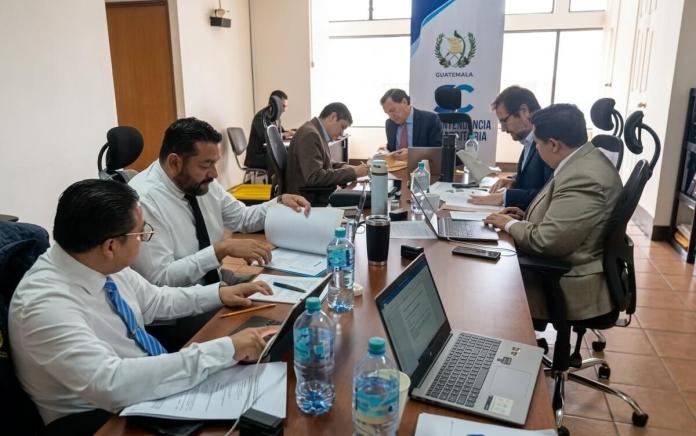 sicom El Directorio de la SICOM dejó fuera temporalmente a 33 aspirantes a superintentendente que deberan presentar sus descargos tras no cumplir a cabalidad con algunos requisitos solicitados. Foto La Hora: SICOM