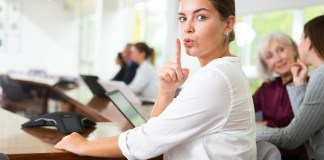 Los silencios suelen también dar mensajes. Foto La Hora: Shutterstock/BearFotos
