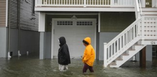 Tormenta provoca inundaciones y cortes de energía en el noreste de EE. UU.; millones siguen en alerta Una potente tormenta afecta la costa noreste de EE. UU., con inundaciones, fuertes vientos, cortes de energía y cientos de vuelos afectados.