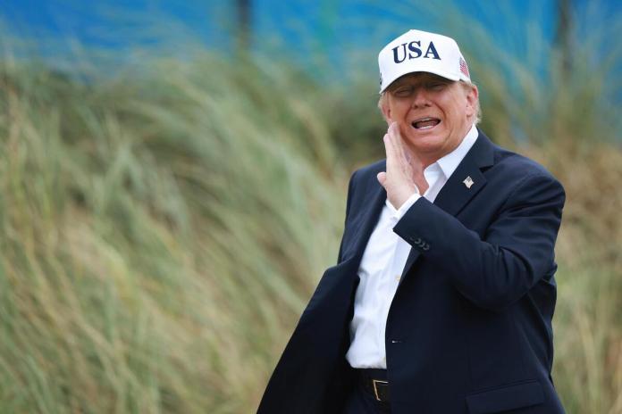 El presidente de Estados Unidos, Donald Trup, durante una visita a Irlanda este fin de semana pide a Ucrania no atacar refinerías porque provocan escasez del diésel. EFE/Neil Hall