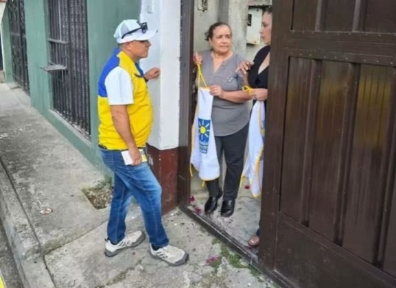 As&iacute; se promocionan los partidos pol&iacute;ticos de cara a las pr&oacute;ximas elecciones. Foto: La Hora/RR. SS.