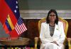 La presidenta encargada de Venezuela condiciona la fecha electoral mientras firma macroacuerdo petrolero