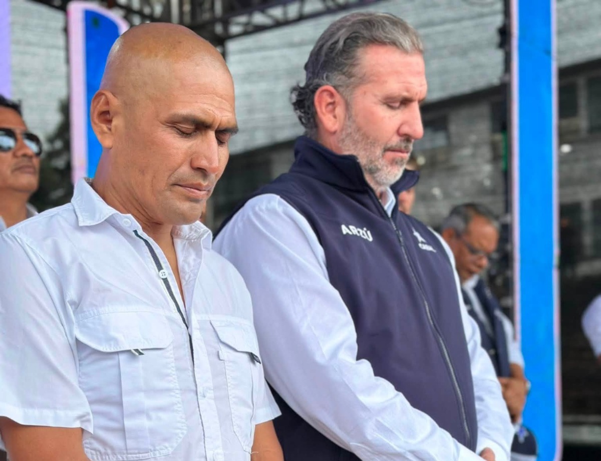 El exalcalde Winter Coc junto al virtual candidato presidencial de Cabal, Roberto Arzú, durante una actividad proselitista en Alta Verapaz.